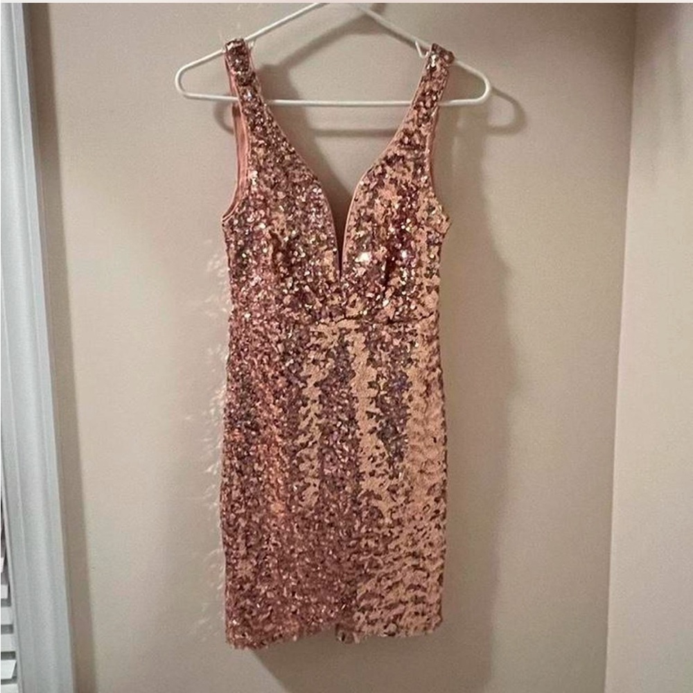 Lulus NWT Size Small. Rose gold sequin dress with sweetheart plunge neckline.